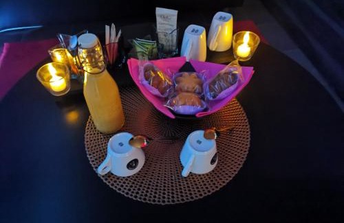 Sainte-Genevieve Bed & Breakfast | Love Room Lili Bulle