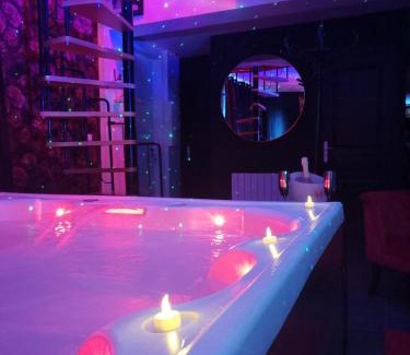 Sainte-Genevieve Bed & Breakfast | Love Room Lili Bulle