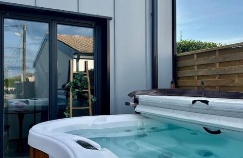 Marcheprime Apartment | Love room proche du bassin , jacuzzi, jardin privé