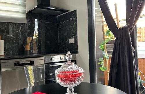 Marcheprime Apartment | Love room proche du bassin , jacuzzi, jardin privé