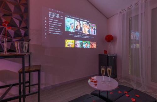 Le Puy-en-Velay Apartment | Love Room - Suite romantique avec spa privatif