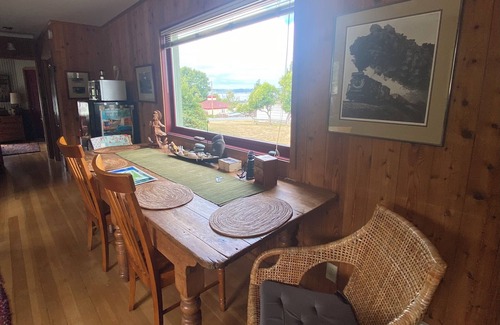 Coupeville Cottage | LoveJoy Cottage in quaint historic Coupeville. views of Penn Cove - Pet friendly