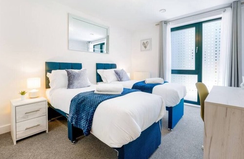 Redhill Condo | Lovely 1 bed flat with patio in Central Redhill