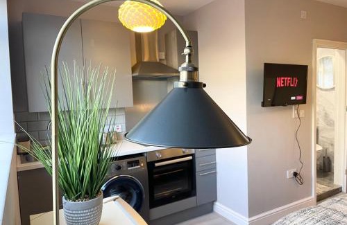 Dudley Apartment | Lovely 1 bed Studio Apartment