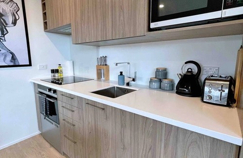 Addington Apartment | Lovely 1 bedroom apartment opposite Hagley park