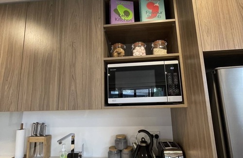 Addington Apartment | Lovely 1 bedroom apartment opposite Hagley park