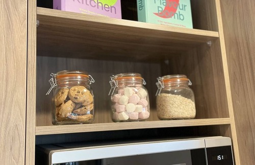 Addington Apartment | Lovely 1 bedroom apartment opposite Hagley park