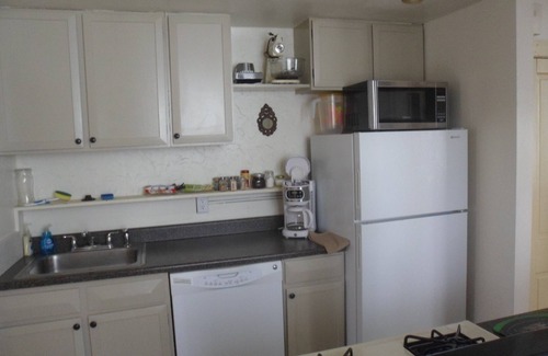 Golden Apartment | LOVELY 1 Bedroom Apartment in the Heart of Golden