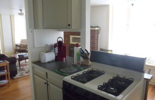 Golden Apartment | LOVELY 1 Bedroom Apartment in the Heart of Golden