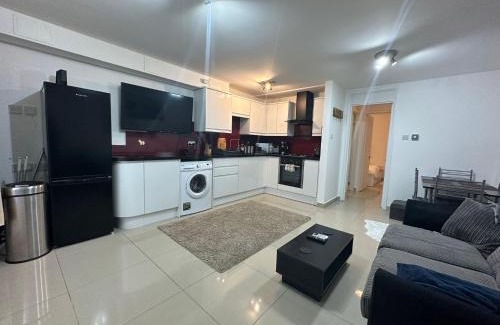 Hainault Apartment | Lovely 1 bedroom flat