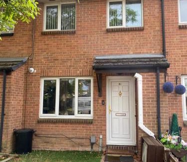 Hainault Apartment | Lovely 1 bedroom flat