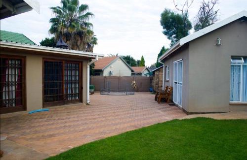 Klerksdorp Apartment | Lovely 1-bedroom Garden Cottage