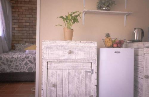 Klerksdorp Apartment | Lovely 1-bedroom Garden Cottage