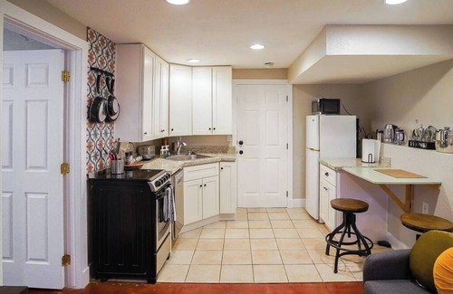 People's Freeway Apartment | Lovely 1 Bedroom Downstairs Apartment