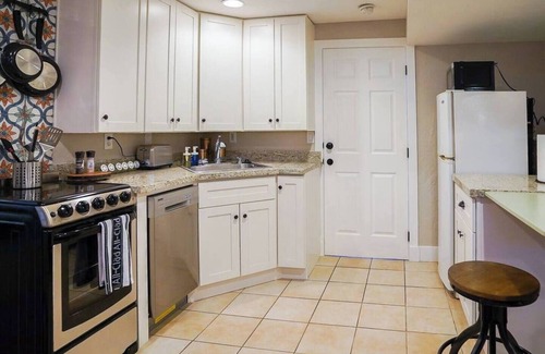 People's Freeway Apartment | Lovely 1 Bedroom Downstairs Apartment