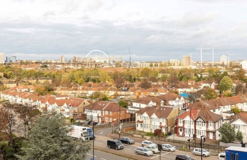 Hanger Hill Apartment | Lovely 2 bed flat in West London. Safe and clean