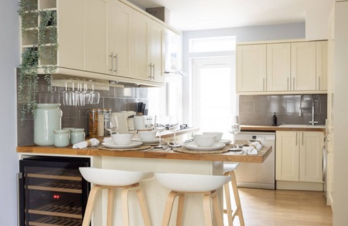 Ferndale Apartment | Lovely 2 bed ground floor apartment + huge garden