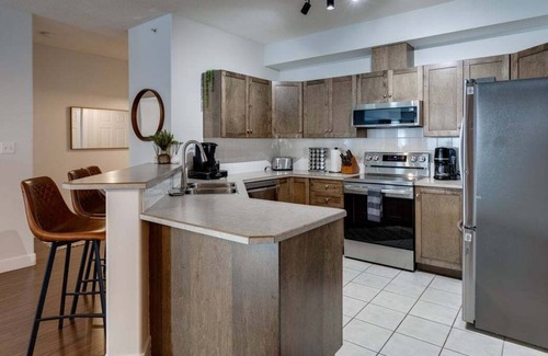 Kelowna Central Business District Condo | Lovely 2 bedroom condo with Lake Okanagan Views