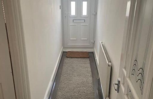 Thornton Heath House | Lovely 2 bedroom home with free parking