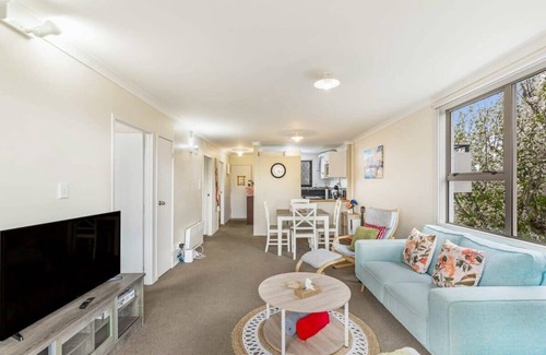 Mount Eden Apartment | Lovely 2-Bedroom Rental with Parking Zodiak Stays