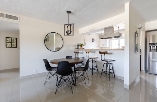 Fashion Square Apartment | Lovely 2 BR Condo | Pools | Covered Parking