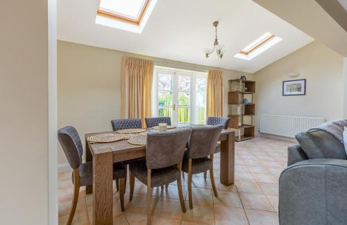 Frognal and Fitzjohns House | Lovely 2BR in peaceful Hampstead, NW London