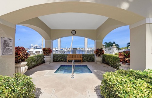 Lantana Condo | Lovely 2Br. Penthouse - resort style!