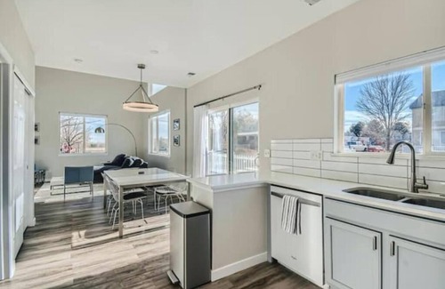 Thornton Hotel | Lovely 3 BDR/3 BA - 20 Min Denver