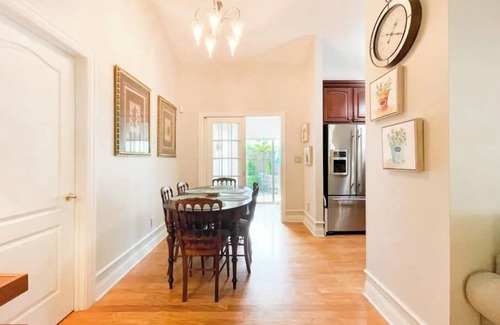 Lexington House | Lovely 3 Bdrm Home w/Free Parking Close to I-75!