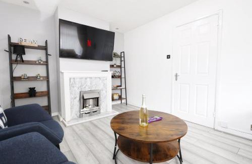 Hirwaun House | Lovely 3-Bed in Scenic Aberdare!