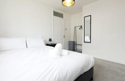 Hirwaun House | Lovely 3-Bed in Scenic Aberdare!