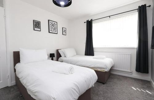 Hirwaun House | Lovely 3-Bed in Scenic Aberdare!