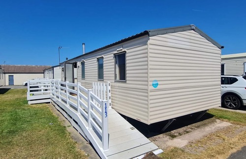 Rhyl Cabin | Lovely 3 bed With Balcony and Ramp