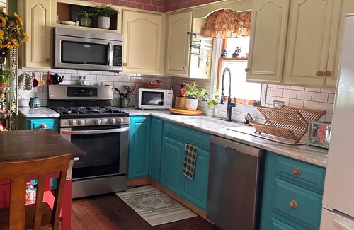 Saratoga Springs House | Lovely 3-bedroom house in Saratoga Springs with WiFi, AC, and inground pool.