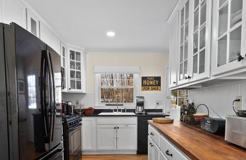 Saratoga Springs House | Lovely 3-Bedroom Ranch in Prime Location
