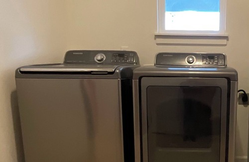 Forest Grove House | Lovely 3-bedroom house Pool Table fire pit Near Pacific Univ.