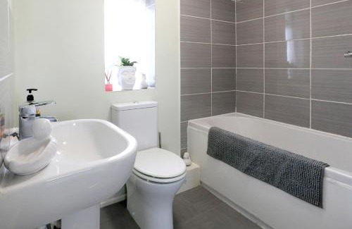 Norwich Apartment | Lovely 3 bedroom house with free parking & garden