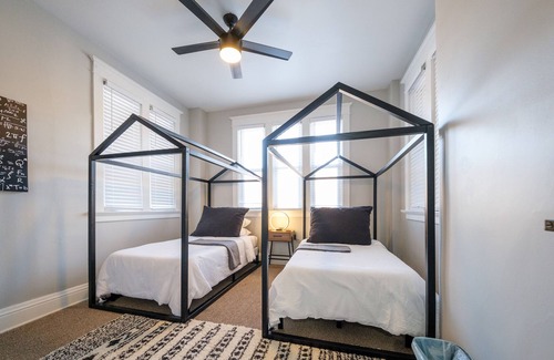 Roselawn Finance Apartment | Lovely 3-bedroom near UC, Xavier, and Zoo.