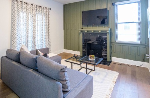 Roselawn Finance Apartment | Lovely 3-bedroom near UC, Xavier, and Zoo.