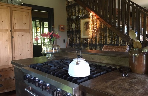 De Lancey House | Lovely 3-bedroom secluded farm house in Delancey with WiFi