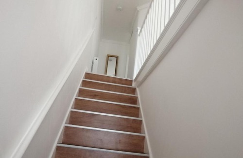 Havering Apartment | Lovely 3 Bedrooms Flat Near Romford Station With Free Parking