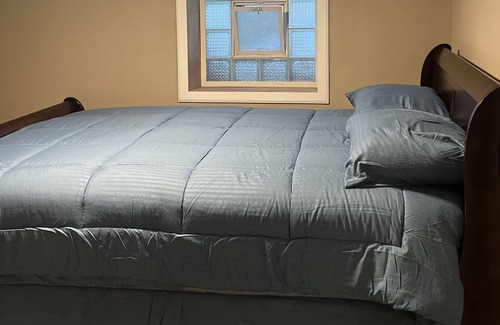 Englewood Apartment | Lovely 3bedroom Apartment w/Fire-pit 5mins away from downtown Chicago