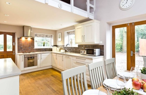 Great Longstone House | Lovely 4 bedroom Lodge located on the Monsal Trail, close to Bakewell & Chatsworth.