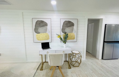 South Gate Ridge House | Lovely 4-bedroom 3 Bath Heated Pool house Near Siesta Key Beach