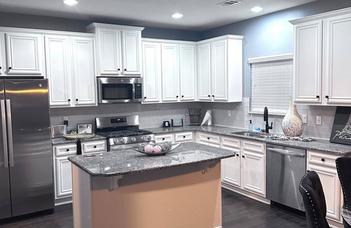 Conyers House | Lovely 4 Bedroom, 3 Bath Oasis