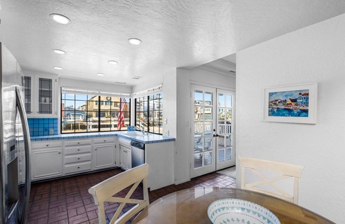 Balboa Island House | Lovely 4 bedroom, 3 bath home on 100 block of Grand Canal