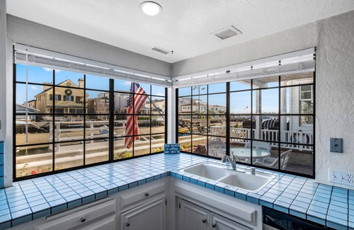 Balboa Island House | Lovely 4 bedroom, 3 bath home on 100 block of Grand Canal