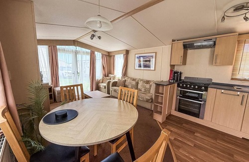 Hopton House | Lovely 4 berth caravan with at Broadland Sands Holiday Park ref 20050BS