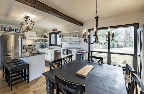 Seguin Cottage | Lovely 6 bed 4 bath cottage on Clear Lake with Bunkie