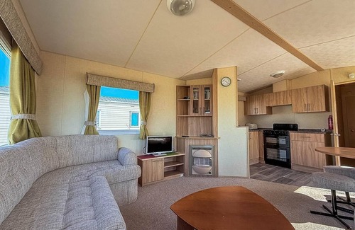 Hunstanton House | Lovely 6 berth caravan nearby Hunstanton beach in Norfolk ref 23071T